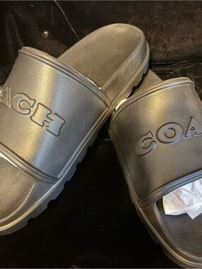 Coach Jesse Rbbr Slide Sandals in Black
